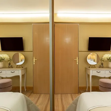 Vouliagmeni's Elegance By Acropolis Apartment *