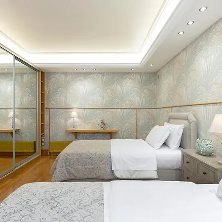 Vouliagmeni's Elegance By Acropolis شقة