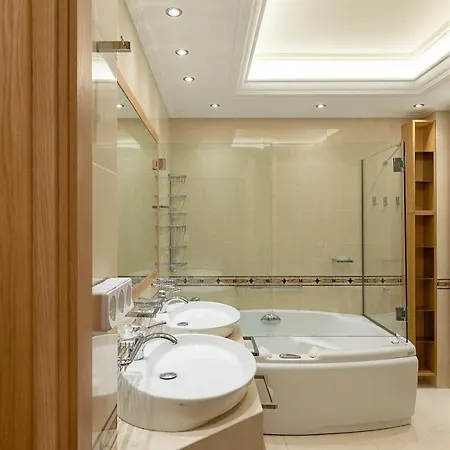Vouliagmeni's Elegance By Acropolis * أثينا