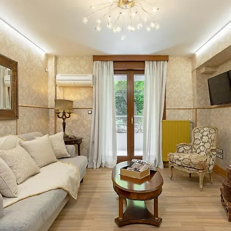 Vouliagmeni's Elegance By Acropolis * أثينا